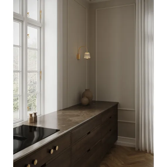 ASTEEA VÆGLAMPE SATIN MESSING/OPAL