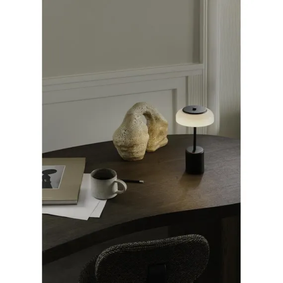 Blossi Mini Portable Bordlampe - Nuura (Sort/Opal, Genopladelig, USB-C)