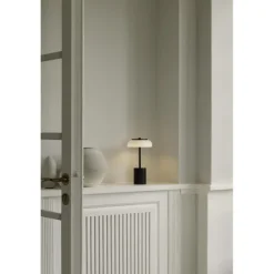 Blossi Mini Portable Bordlampe - Nuura (Sort/Opal, Genopladelig, USB-C)