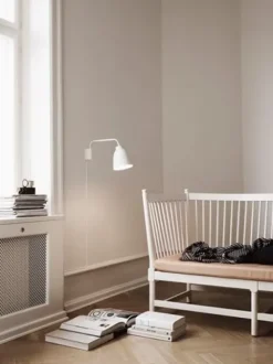 CARAVAGGIO READ WALL WHITE V1