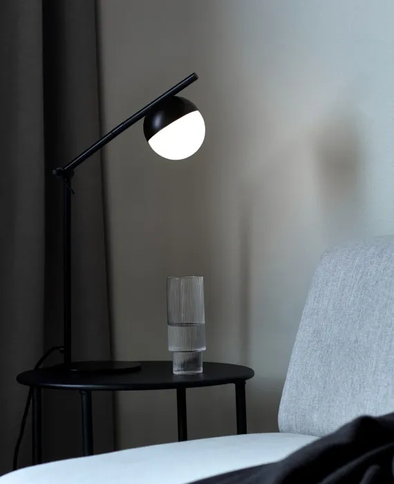 Contina | Bordlampe | Sort