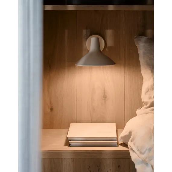 DARCI KORT SANDFARVET VÆGLAMPE