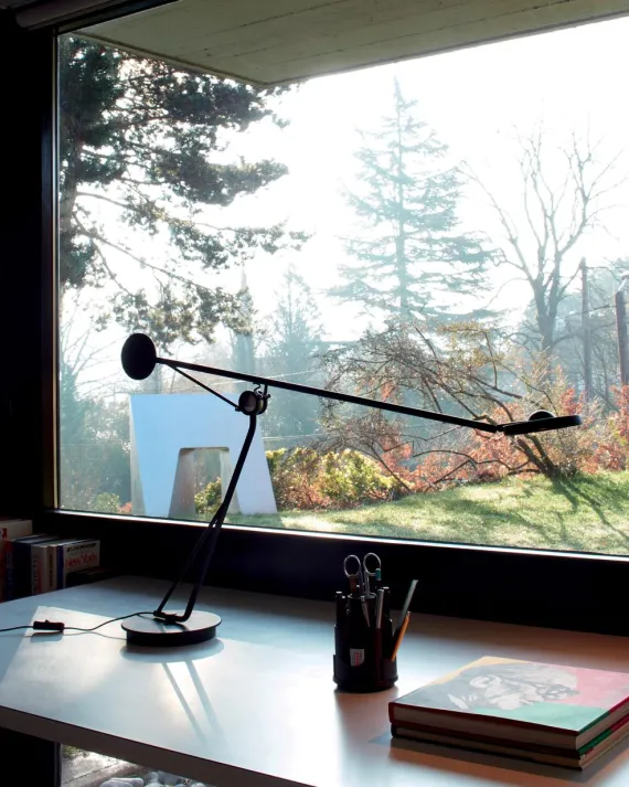 DCW Éditions Aaro bordlampe LED H 38,5 cm - Sort