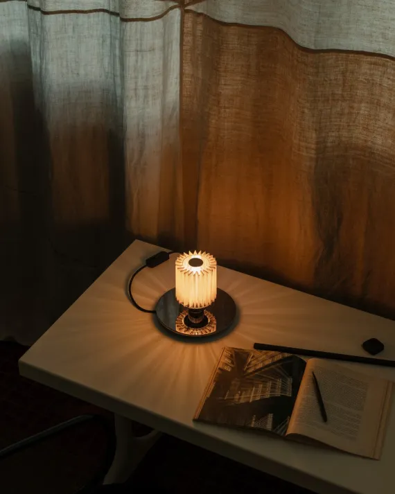 DCWéditions In The Sun 220 Bordlampe - Silver/Gold