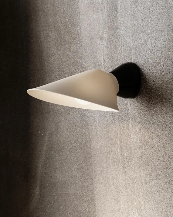 DCWéditions Plume Væglampe - Sort / Porcelæn