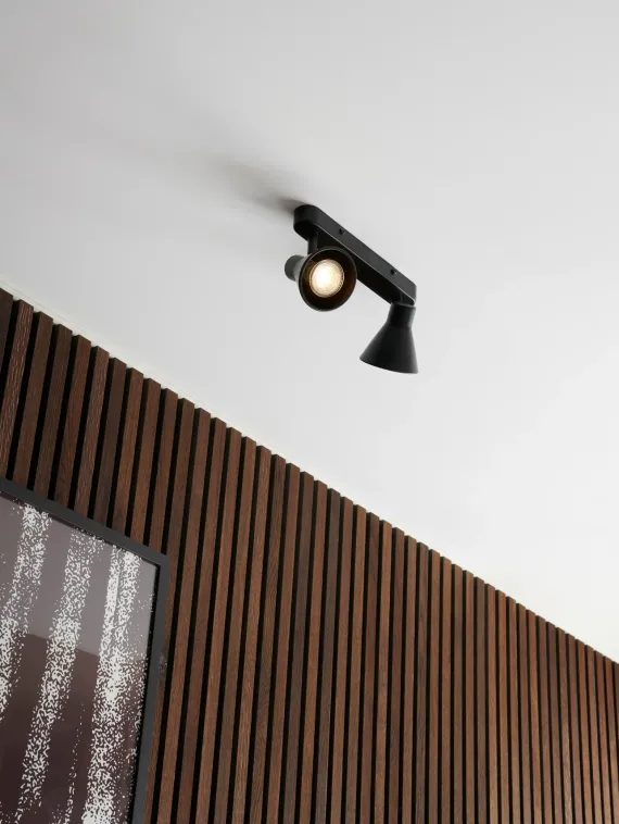 Eik 2 | Spotlight | Sort