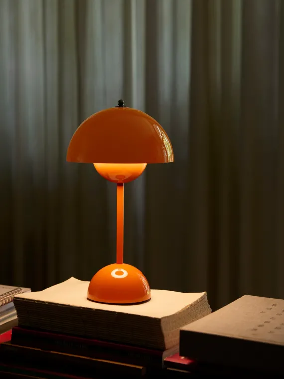FLOWERPOT VP9 - PORTABLE BORDLAMPE- ZESTY ORANGE