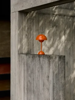 FLOWERPOT VP9 - PORTABLE BORDLAMPE- ZESTY ORANGE