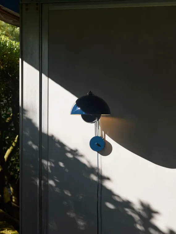 FLOWERPOT VP8 - VÆGLAMPE - STEEL BLUE