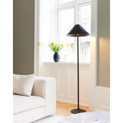 HYGGE GULVLAMPE 140 CM SORT E27