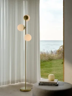 Lilly | Gulvlampe | Messing