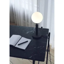 MIIRA BORDLAMPE STENGRÅ/OPAL