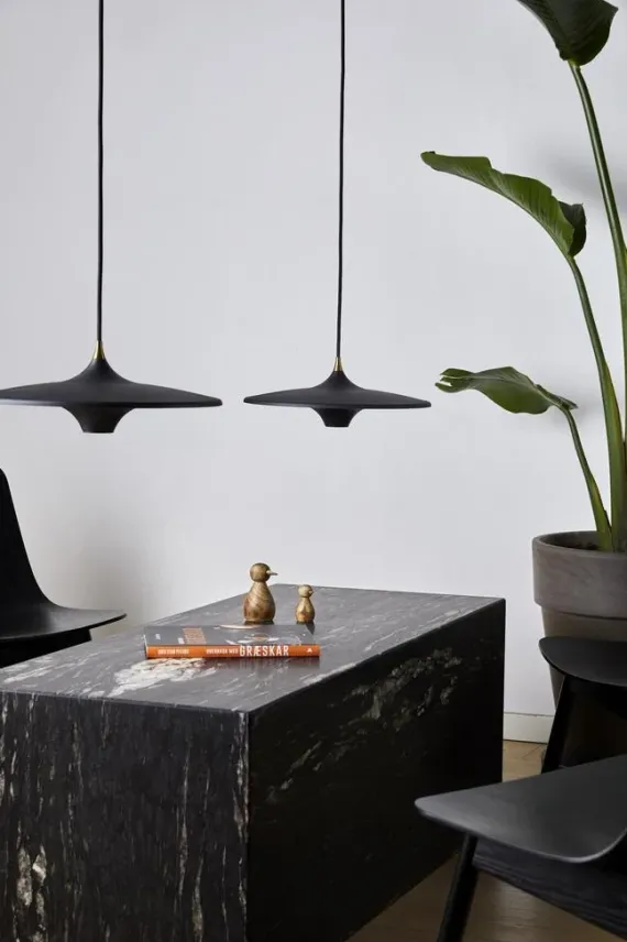 Moja 35 Pendel Sort - Loom Design