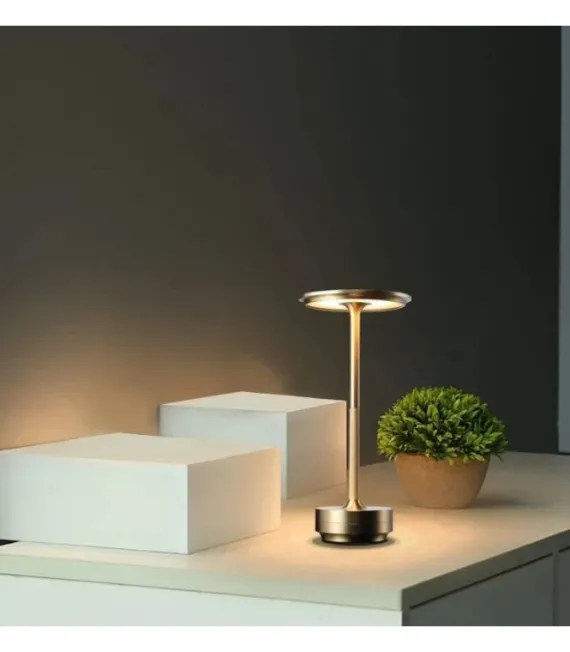 Opladelig LED Bordlampe - Guld, Touch-Dæmpbar, IP54