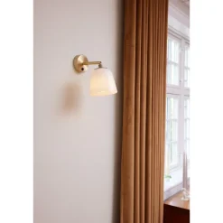 ROOM 49 VÆGLAMPE ANTIK MESSING OG OPAL GLAS