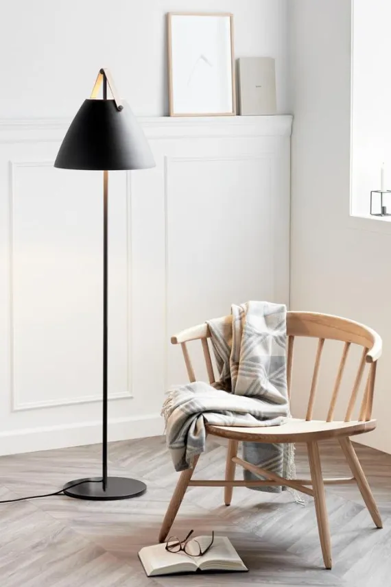 Strap Gulvlampe Sort - Design For The People