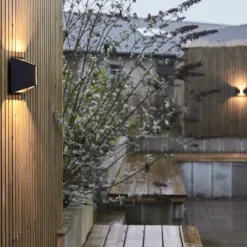 THE X UDENDØRSLAMPE SORT LED