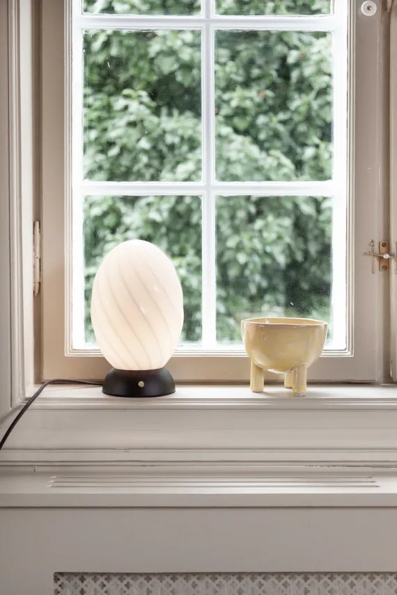 TWIST BORDLAMPE SORT