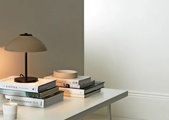 VALI - BORDLAMPE - SORT/SAND